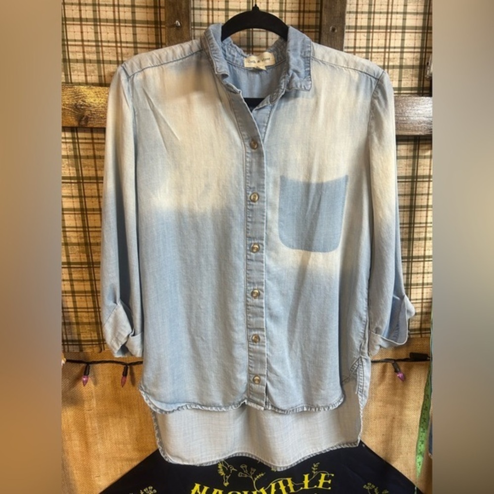 Cloth & Stone Women’s Whitewash Denim Top Small